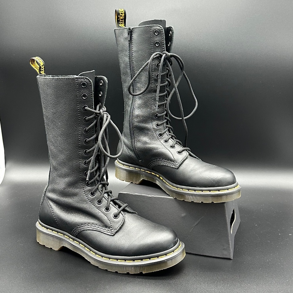 Dr. Martens - NWOT - Virginia Leather Mid Calf Boots - Black